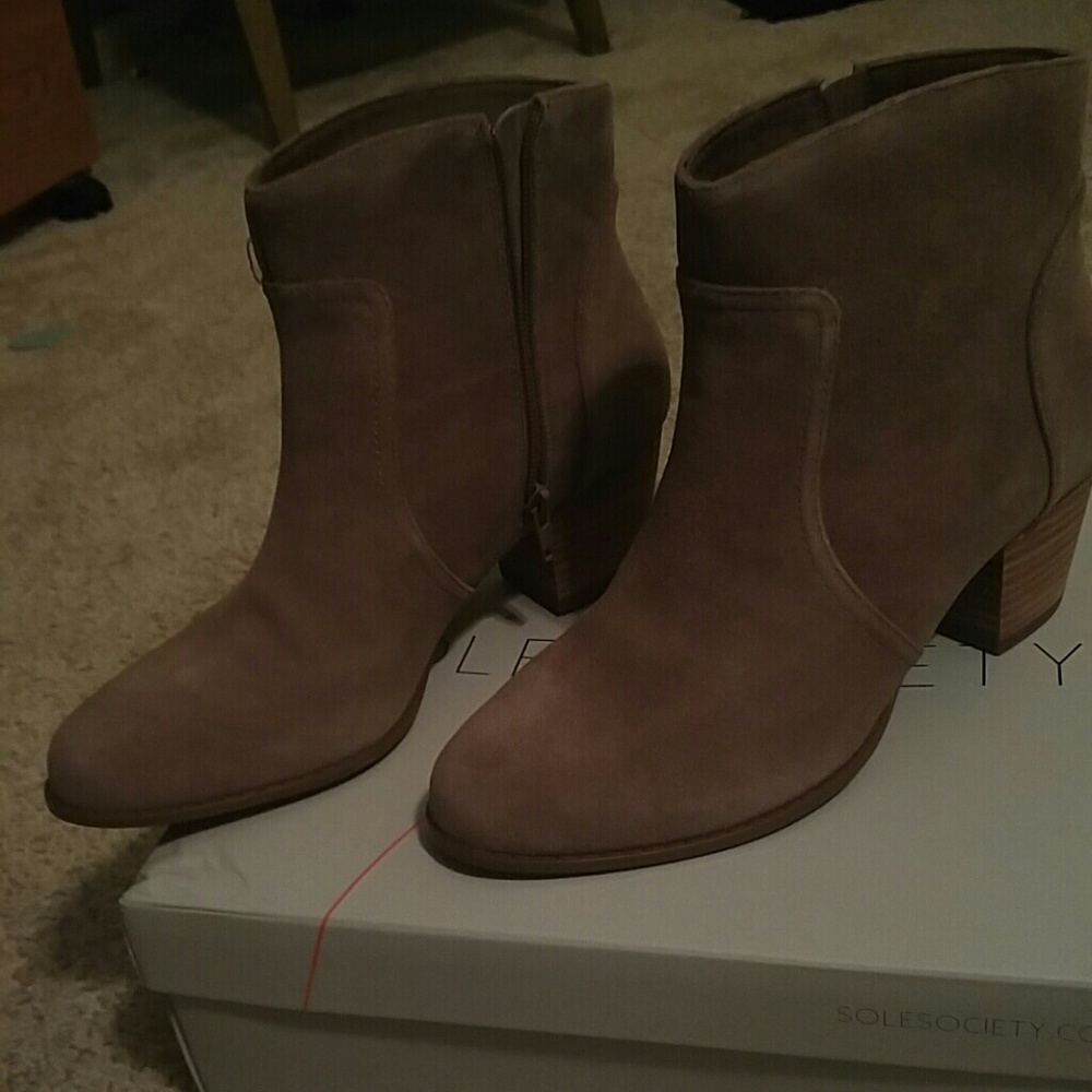 Brand new sole society romy booties taupe